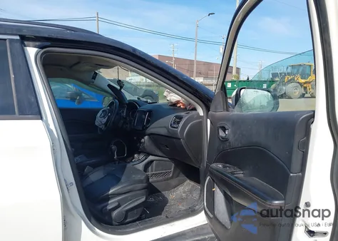 2019 Jeep Compass Limited 4X4 from USA, damaged, VIN 3C4NJDCB3KT679341